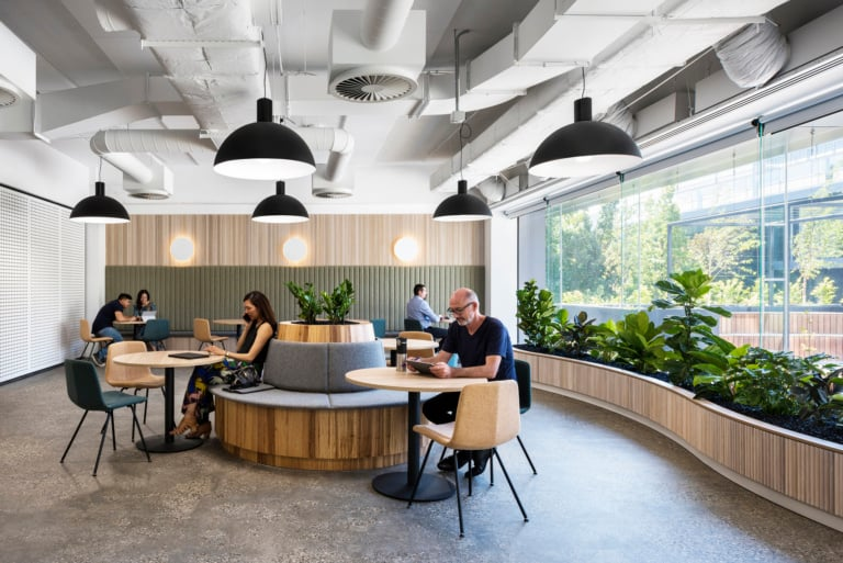 7 Eleven Office