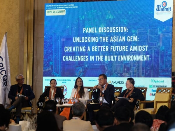 Leila at the QS Summit in Manila